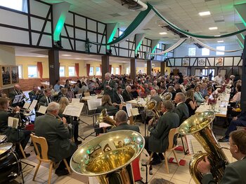 Viele Bürgerinnen und Bürger kamen zum Empfang in die Schützenhalle Affeln.