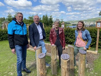 Stellten die neue Waldschule vor: (v.l.) Josef Brockhagen, Bürgermeister Antonius Wiesemann, Margarete Kind und Annika Kabbert.